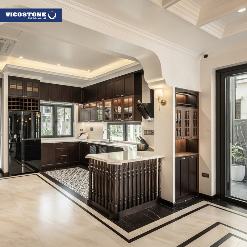 Phong cách Indochine là bản giao hưởng giữa kiến trúc Tân cổ điển Pháp và nét đẹp truyền thống, mộc mạc của văn hóa Việt Nam (Đông Dương) (Nguồn: Biệt thự song lập Ecopark Ecorivers Hải Dương do kiến trúc sư Ngô Nguyễn Trung từ 3003 Architecture & Interior Design thiết kế).