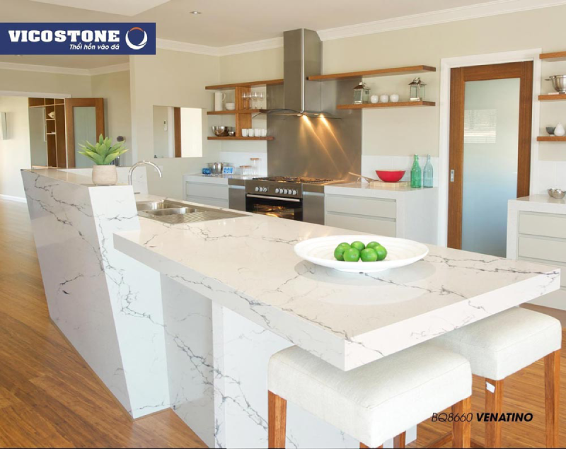 Thiết kế bếp hiện đại với đá VICOSTONE Venatino BQ8660 trắng tinh khôi nhấn vân xám dệt tinh tế