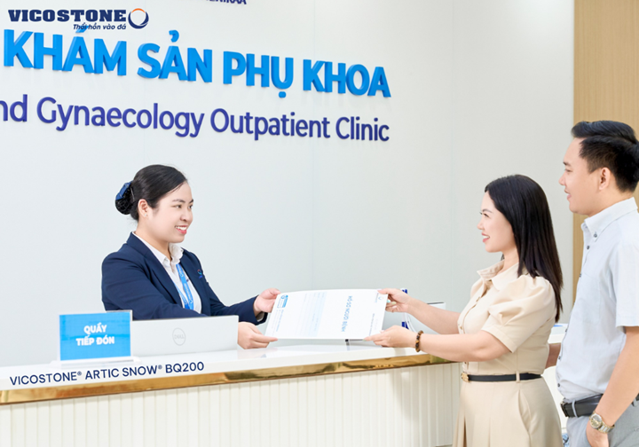 Quầy lễ tân sử dụng VICOSTONE Artic Snow BQ200