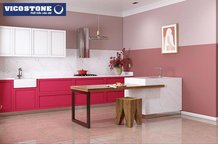 Kết hợp màu Viva Magenta với đá trắng vân mây VICOSTONE Venatino BQ8660 ốp tường, bàn bếp, đảo bếp giúp không gian nấu nướng tươi sáng, mới mẻ hơn