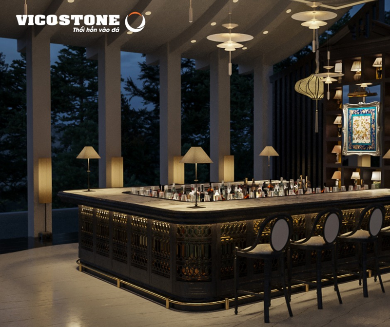 Không gian quầy bar ốp đá VICOSTONE White Fusion BQ8825 toát lên vẻ đẹp giao thoa giữa kiến trúc Pháp và nghệ thuật chạm khắc truyền thống Á Đông (Nguồn: Tác phẩm Giao Thoa của KTS Nguyễn An Khương (Cuộc thi SOS 2021)